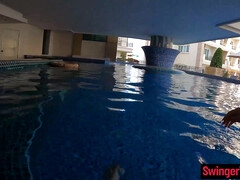 Asiatisch, Blasen, Freund, Geile alte tussi, Hundestellung, Hotel, Milf, Pov