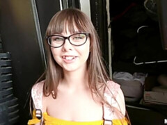 Gros cul, Grosse bite, Gros seins, Sucer une bite, En levrette, Pov, Adolescente