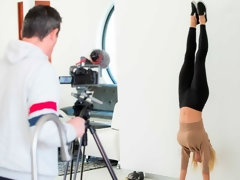 Язык в попке, Блондинки, Две девушки, Пальцем, Лесбиянка, Лизание, Киски, Втроем