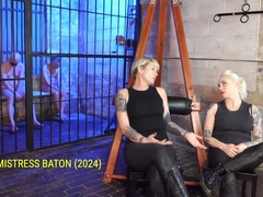 Amateur, Blonde, Homme nu et filles habillées, Femme dominatrice, Hd, Mère que j'aimerais baiser, Punition, Fessée