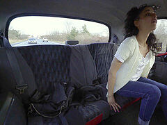 Grosser schwanz, Blasen, Braunhaarige, Auto, Sperma im mund, Höschen, Spanisch, Titten