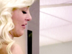 お尻, デカパイ, ブロンド, 服従, レズビアン, 淫乱熟女, 自然山雀, オマンコ