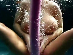 Amateur, Gros cul, Gros seins, Mère que j'aimerais baiser, Nue, De plein air, Piscine, Solo