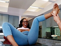 Gros cul, Grosse bite, Gros seins, Sucer une bite, Brunette brune, En levrette, Noir ébène, Mère que j'aimerais baiser