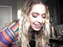 Lieveling, Blond, Sperma in gezicht, Gezin, Slipje, Strak, Tieten likken, Nat