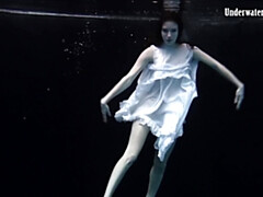 18 jaar, Enthousiasteling, Badpak, Hd, Natuurlijke tieten, Naakt, Biljart, Tiener