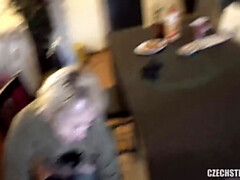 Grosser schwanz, Blondine, Braunhaarige, Kehlenfick, Behaart, Hd, Im freien, Pov