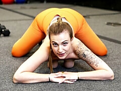 Большая жопа, Большие сиськи, Минет, Брюнетки, Собачьи, Спортзал, Тощие, Молоденькие