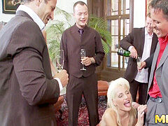 Doble penetracion, Grupo, Tetas