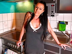 Amateur, Gros cul, Grosse bite, Sucer une bite, Brunette brune, Masturbation, Mère que j'aimerais baiser, Tatouage