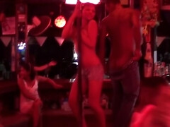 Leie, Blasen, Braunhaarige, Im freien, Pov, Öffentlich