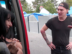 黒人, 着衣女と全裸男, コンドーム, チン, バック, オナニー, スカート, ヒモパン