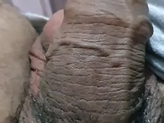 素人, デカチン, デカパイ, 捕まる, 手コキする, 義母, タトゥー, オッパイの