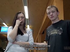 Sucer une bite, Brunette brune, Femme couguar, Gorge profonde, Masturbation, Maman, Chatte, Réalité