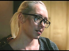 Culo grande, Penetracion con dedos, Abierta, Masturbación, Afeitado, Solo, Medias largas, Tatuaje