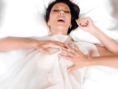 Mamada, Corridas faciales, Madres para coger, Pezones, Estrella porno