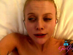 Amateur, Gros cul, Blonde, Doigter, Petite amie, Huilée, Rasée, Nénés