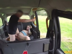 Gros seins, Sucer une bite, Voiture, Bâillonner, Hd, Masturbation, Lécher le sphincter, Vibromasseur