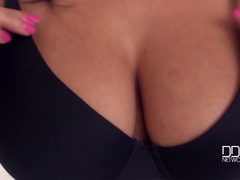 Tetas grandes, Negro, Botas, Fetiche, Jeans, Tetas naturales, Coño, Solo