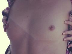 Bikini, Braunhaarige, Fingern, Behaart, Nippel, Höschen, Geschwollene nippel, Rotschopf