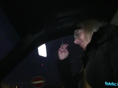 Voiture, Tromperie, Couple, Éjaculation interne, En levrette, De plein air, Pov, Chatte