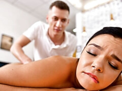 Belle grosse femme bgf, Sucer une bite, Brunette brune, En levrette, Branlette thaïlandaise, Massage, Mère que j'aimerais baiser, Rasée