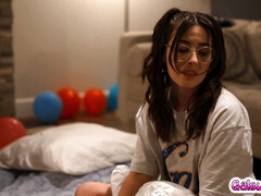 18 jaar, Kont, Zoenen, Natuurlijke tieten, Billekoek, Spuiten, Tiener, Tieten likken