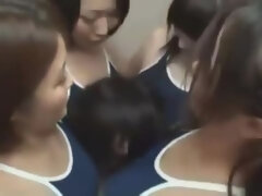 アジア人, 着衣女と全裸男, フェムドム, フェティッシュ, グループ, 手コキする, 日本人, ティーン