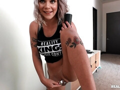 Amateur, Anal, Salle de bains, Embrassement, Lesbienne, De plein air, Piercing, Douche