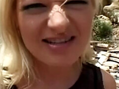 Grote mammen, Pijpbeurt, Sperma shot, Sperma in gezicht, Vrouw, Handbeurt, Rijpe lesbienne, Buiten