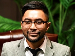 Grosse titten, Bisexuell, Blasen, Absätze, Küssen, Transfrau, Kurzes haar, Tätowierung