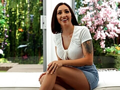 18 años, Verga grande, Tetas grandes, Mamada, Morena, Estilo perrito, Cabello corto, Tetas