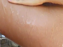 Tussi, Braunhaarige, Dildo, Masturbation, Im freien, Pool, Titten, Spielzeuge