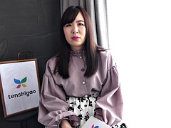 アジア人, 美人, デカチン, 中出し, 叫ぶ, 剃毛, ヤリマン, オッパイの