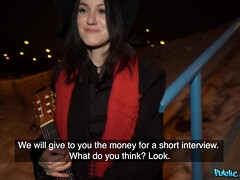 Amateur, Gros seins, Sucer une bite, Plantureuse, Tchèque, Seins naturels, Public, Tatouage