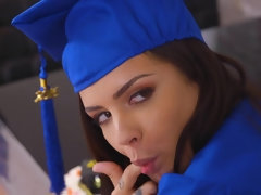 Nana, Salle de bains, Grosse bite, Sucer une bite, Brunette brune, Hard, Hd, Embrassement