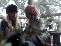 Жопа, Большие сиськи, Блондинки, Поцелуи, Натуральные сиськи, Киски, Носки, Сиськи