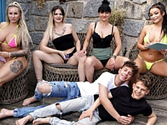 Anal, Cul, Sucer une bite, En levrette, Hd, Orgie, Public, Suçant