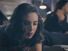 Cul, Sucer une bite, Brunette brune, 2 femmes 1 homme, Hard, Latex, Tabou, Plan cul à trois