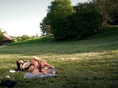 In den arsch, Grosse titten, Braunhaarige, Vollbusig, Deutsch, Im freien, Piercing, Tätowierung