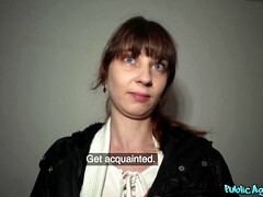 Blasen, Braunhaarige, Aufs gesicht abspritzen, Jeans, Im freien, Öffentlich, Socken, Titten