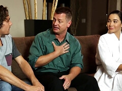 Grosser arsch, Kehlenfick, Hd, Lecken, Massage, Öl, Muschi, Titten