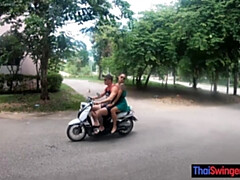 Enthousiasteling, Aziatisch, Grote kont, Grote mammen, Pijpbeurt, Stel, Hardcore, Hd