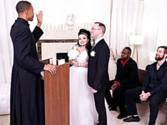 Gros cul, Noire, Sucer une bite, En levrette, Double pénétration, Interracial, Jarretelles, Plan cul à trois