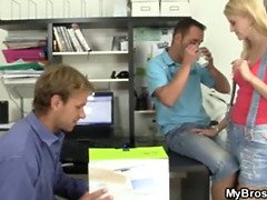 18 jaar, Enthousiasteling, Blond, Gevangen, Hardcore, Hd, Natuurlijke tieten, Kut duiken