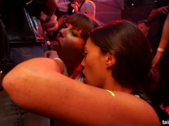 Блондинки, Танцы, Секс без цензуры, Лесбиянка, Лизание, Оргии, Вечеринка, Влажная