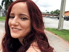 Sucer une bite, En levrette, Branlette thaïlandaise, De plein air, Pov, Rousse roux, Tatouage, Adolescente