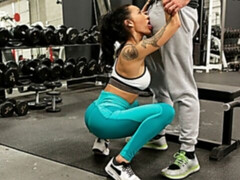 Culo grande, Verga grande, Tetas grandes, Estilo perrito, Gimnasio, Lamidas, Coño, Flaco