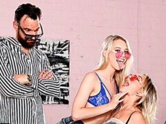 Cul, Sucer une bite, En levrette, 2 femmes 1 homme, Branlette thaïlandaise, Lingerie, Plan cul à trois, Nénés