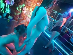 黒人, 衣服着たままセックス, クラブ, 人形, キス, なめる, オナニー, ポルノスター